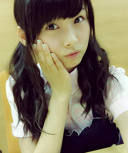 than-tuong-14-tuoi-akb48-nhay-sung-bung-gan-het-cuc-ao-1