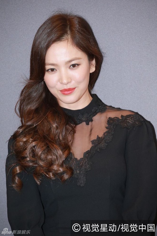 Song Hye Kyo gia di vi chon sai vay hinh anh 2