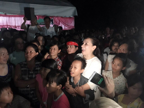 "mc thanh bach oi, lam tu thien thi hay am tham nhu phi nhung" - 3