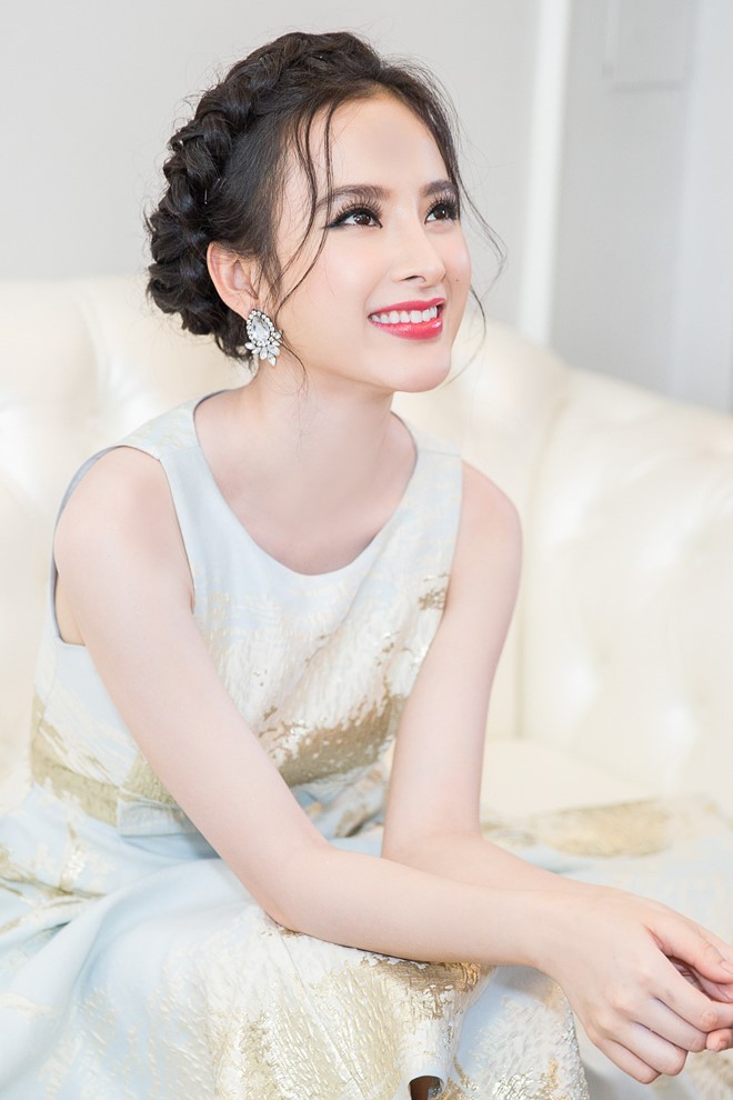 Angela Phuong Trinh rang ro du su kien o Da Nang hinh anh 3