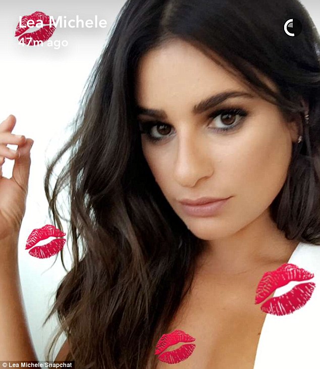 Thời gian này cô bắt đầu có nhiều chuyến đi liên tục để quảng bá phần 2 bộ phim Scream Queens cùng đồng nghiệp Taylor Lautner