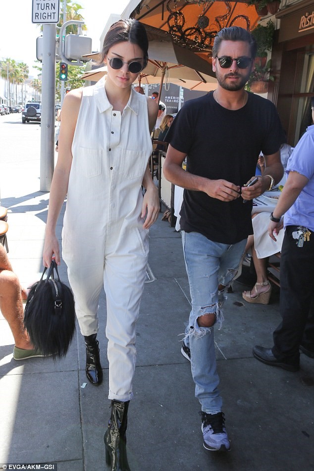 Bo suu tap jumpsuit an tuong cua Kendall Jenner hinh anh 3