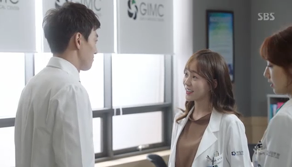 “Doctors”: Xem kìa, Park Shin Hye cuối cùng đã biết ghen! - Ảnh 5.