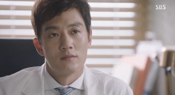 “Doctors”: Xem kìa, Park Shin Hye cuối cùng đã biết ghen! - Ảnh 12.