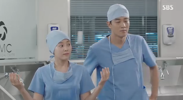 “Doctors”: Xem kìa, Park Shin Hye cuối cùng đã biết ghen! - Ảnh 7.
