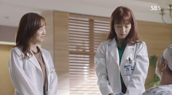 “Doctors”: Xem kìa, Park Shin Hye cuối cùng đã biết ghen! - Ảnh 3.