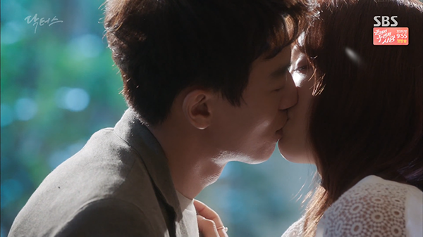 Fan Doctors náo loạn khi Kim Rae Won và Park Shin Hye có nụ hôn đúng tuổi - Ảnh 7.