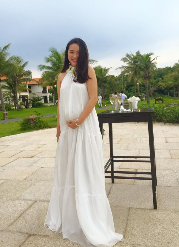 Phan Như Thảo lấy chồng đại gia và đang có bầu 7 tháng  vẫn tiền bạc rạch ròi 