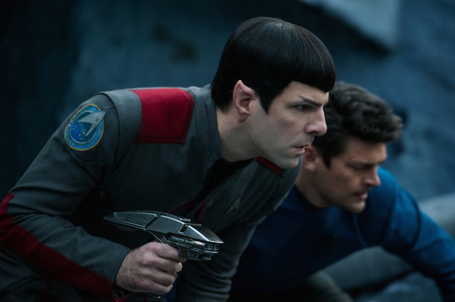 Bom tan ‘Star Trek Beyond’: Chat che va choang ngop hinh anh 4