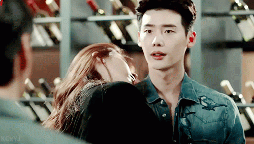 lee jong suk: nam than xu han chuyen dong phim "khong binh thuong" - 24