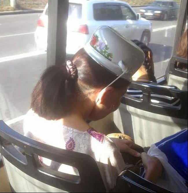 Mũ này an toàn hơn mũ bảo hiểm đấy nhé.
