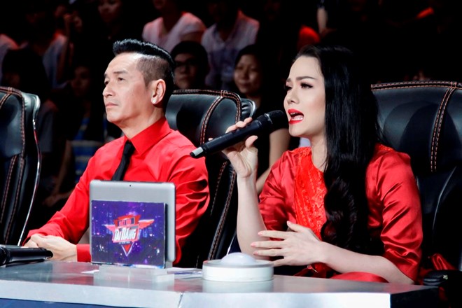 Nguyen Hung va Nhat Kim Anh tranh luan gay gat tren ghe nong hinh anh 3