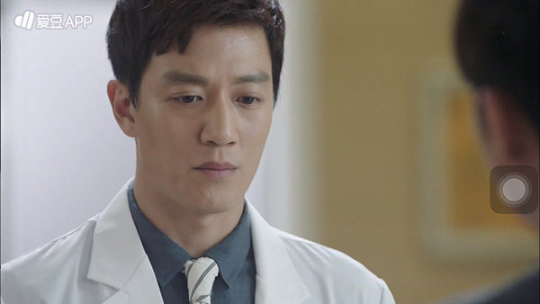 “Doctors”: Không nhịn được cười với chuỗi bi kịch của Yoon Kyun Sang - Ảnh 30.