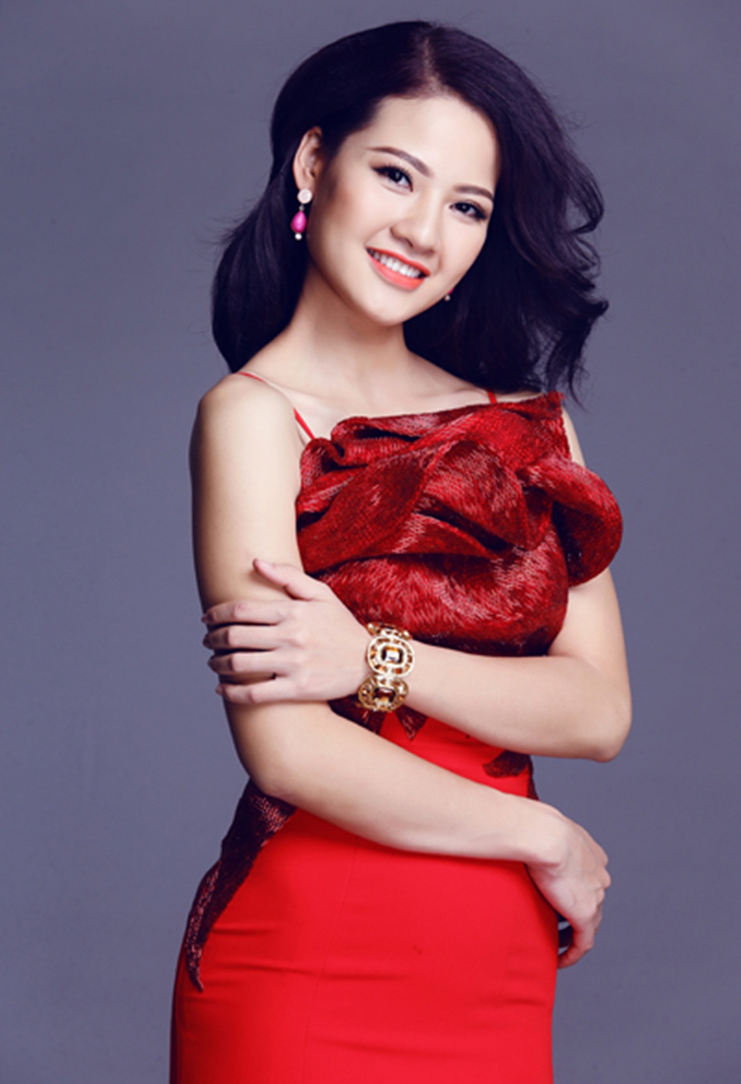 Năm 2013, cô đại diện Việt Nam dự thi Hoa hậu quý bà Thế giới 2013 tại Quảng Châu (Trung Quốc) và lọt top 6.