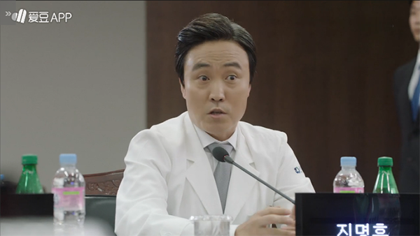 “Doctors”: Không nhịn được cười với chuỗi bi kịch của Yoon Kyun Sang - Ảnh 19.