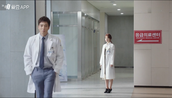 “Doctors”: Không nhịn được cười với chuỗi bi kịch của Yoon Kyun Sang - Ảnh 33.