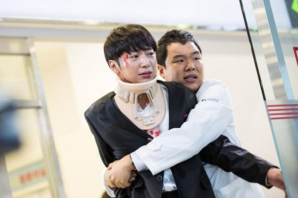“Doctors”: Không nhịn được cười với chuỗi bi kịch của Yoon Kyun Sang - Ảnh 27.
