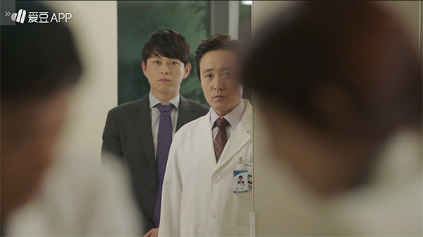 “Doctors”: Không nhịn được cười với chuỗi bi kịch của Yoon Kyun Sang - Ảnh 23.