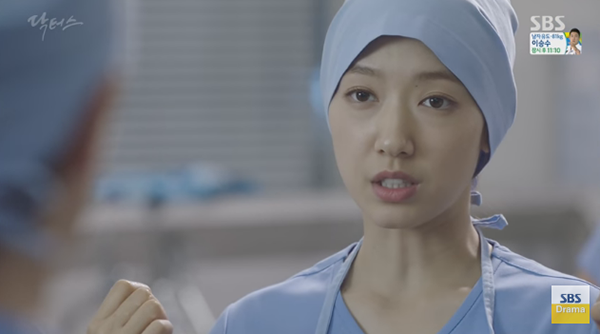 “Doctors”: Scandal của Kim Rae Won, Park Shin Hye có nguy cơ bị “đào mộ” - Ảnh 6.