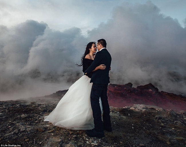 Chán các studio tẻ nhạt, cặp đôi này kéo nhau lên đỉnh núi lửa và sông băng để chụp ảnh cưới - Ảnh 5.