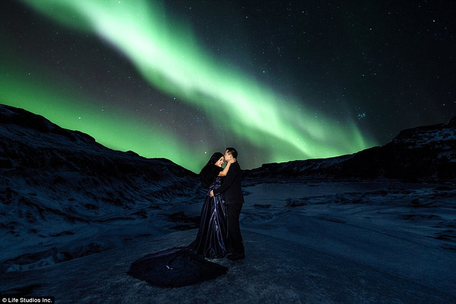 Chán các studio tẻ nhạt, cặp đôi này kéo nhau lên đỉnh núi lửa và sông băng để chụp ảnh cưới - Ảnh 9.