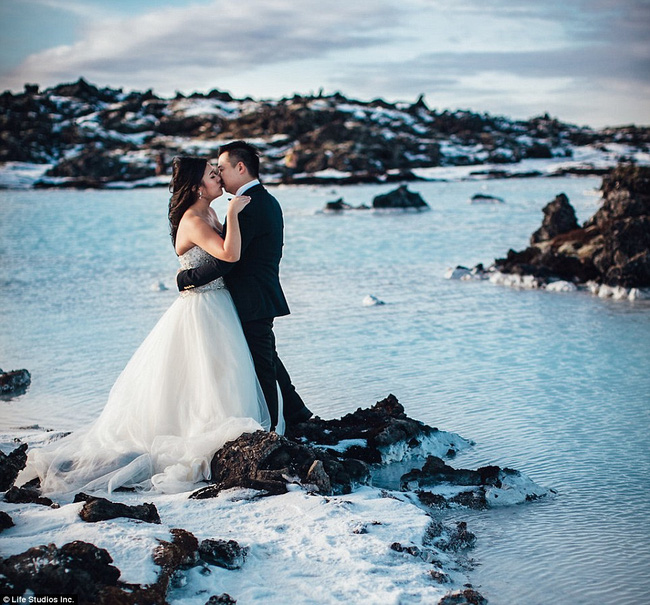 Chán các studio tẻ nhạt, cặp đôi này kéo nhau lên đỉnh núi lửa và sông băng để chụp ảnh cưới - Ảnh 7.