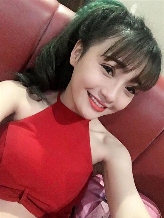 Khoe ảnh “lột xác” như hot girl, cô nàng bị “ném đá” vì cho rằng “bán vốn tự có” để lấy tiền làm đẹp