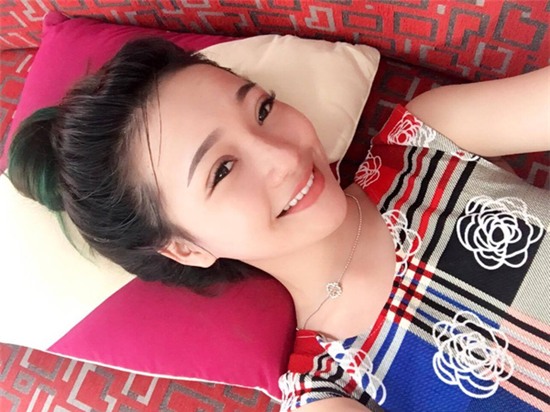 Khoe ảnh “lột xác” như hot girl, cô nàng bị “ném đá” vì cho rằng “bán vốn tự có” để lấy tiền làm đẹp