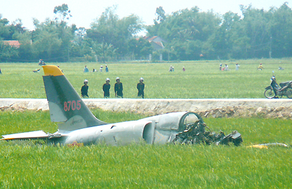 L-39 là máy bay huấn luyện chiến đấu phản lực do hãng Aero Vodochody (Tiệp Khắc) nghiên cứu phát triển từ những năm 1960. Máy bay này được Không quân Nhân dân Việt Nam làm nhiệm vụ huấn luyện phi công quân sự. Năm 2007, trong lúc huấn luyện, một chiếc L-39 cũng đã rơi xuống bờ biển thuộc địa phận xã Phước Dinh, huyện Ninh Phước tỉnh Ninh Thuận. Hai phi công có mặt trên máy bay tử nạn.