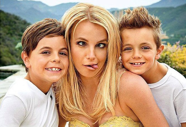 Britney Spears: Sang choi Pokemon GO, toi di hat hinh anh 1