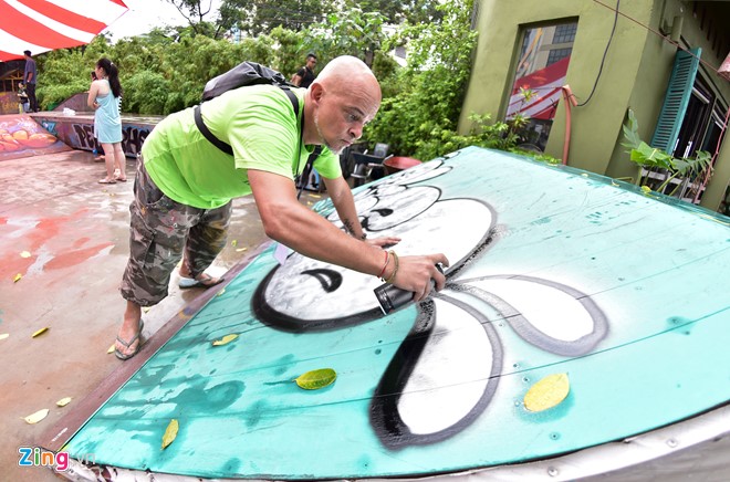 Ngay hoi ve graffiti tren oto the thao, xe vespa tai Ha Noi hinh anh 2