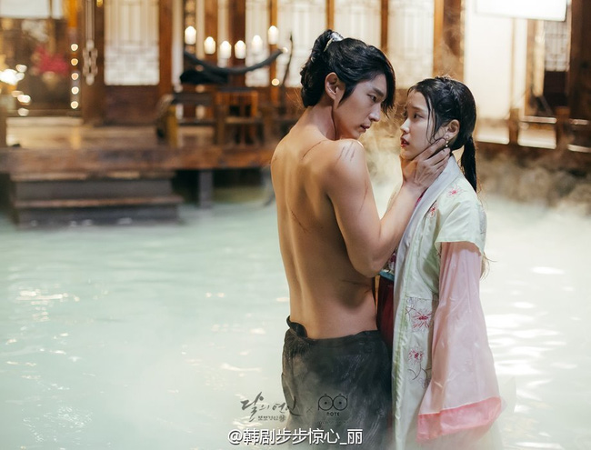 Moon Lovers: Hoàng tử Lee Jun Ki có vượt qua cái bóng Ngô Kỳ Long, IU có làm nên chuyện?