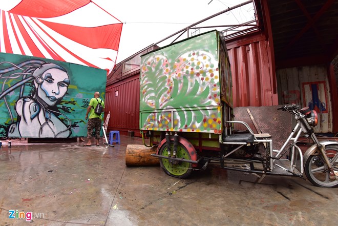 Ngay hoi ve graffiti tren oto the thao, xe vespa tai Ha Noi hinh anh 9