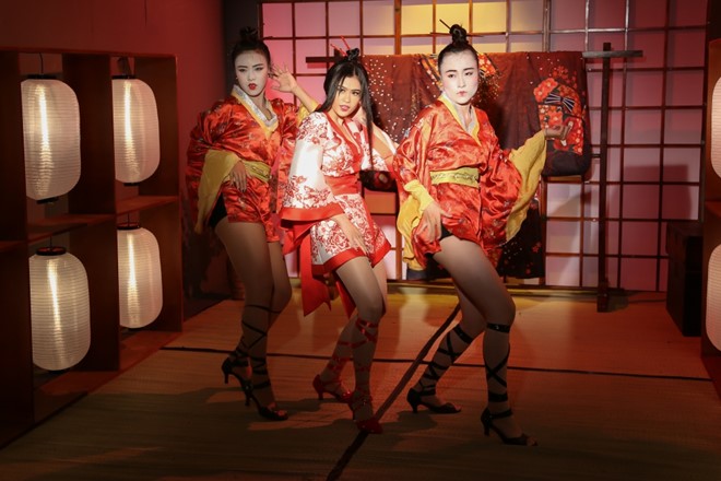 Truong Quynh Anh hoa than thanh geisha trong MV moi hinh anh 5
