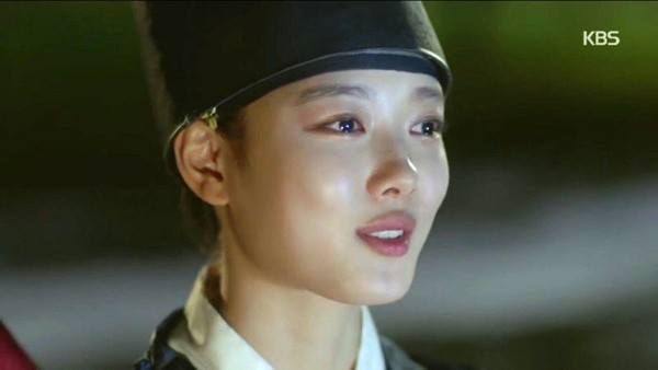 IU & Kim Yoo Jung bị sỉ vả chỉ vì trang điểm hiện đại khi đóng phim cổ trang - Ảnh 6.