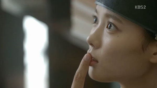Moonlight: Thế tử Park Bo Gum đánh dấu chủ quyền Kim Yoo Jung, rating chạm mốc 20% - Ảnh 6.