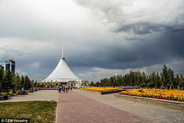  Đám mây có hình giống mắt người trên bầu trời ở thủ đô Astana, Kazakhstan. 