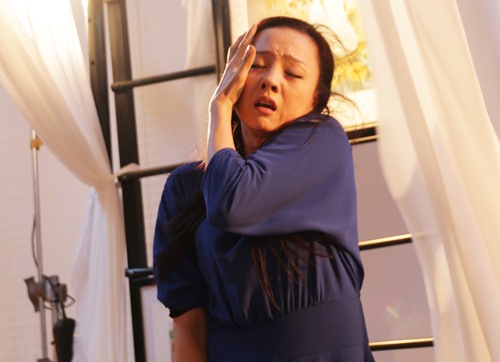 elly tran toi ta vi lien tuc bi  “mot cap ma song sinh” quay nhieu - 6