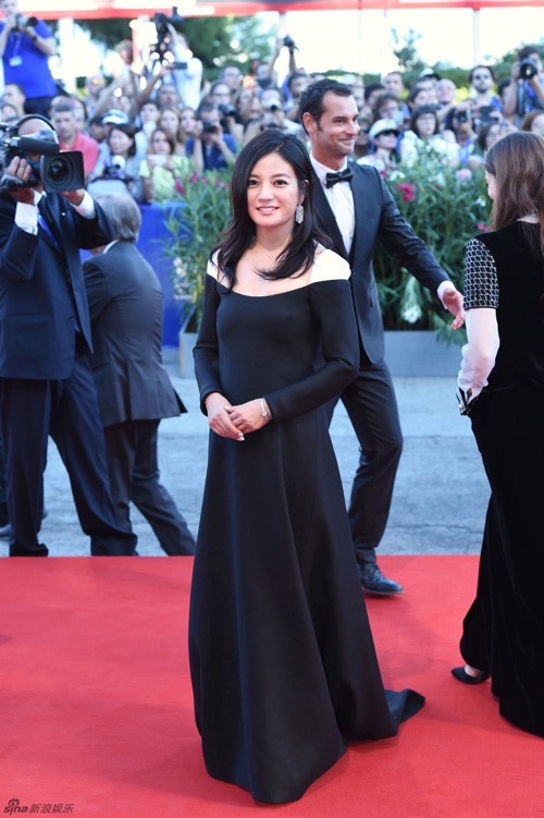 Nhung sai lam thoi trang cua Trieu Vy hinh anh 1
