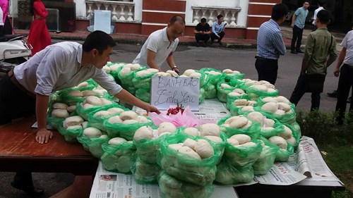 Nu phong vien HN duoc dong nghiep to tinh bang 1000 chiec banh bao-Hinh-2