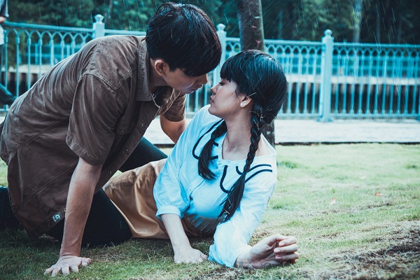 Tim và Trương Quỳnh Anh khóa môi ngọt ngào trên phim trường Hình Nhân - Ảnh 2.