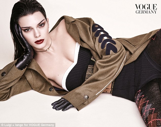  Kendall Jenner xuất hiện trên tạp chí Vogue Đức số tháng 10 
