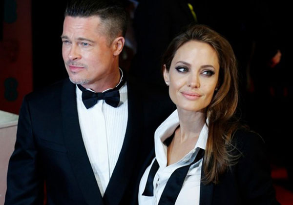 Angelina Jolie từng sa thải một bảo mẫu vì phát hiện cô này tăm tia Brad Pitt - Ảnh 1.