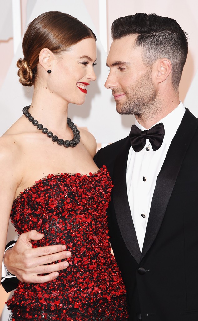 Adam Levigne va Behati Prinsloo don con gai dau long hinh anh 2