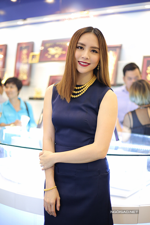 pham-huong-deo-trang-suc-vang-1-ty-du-event-4