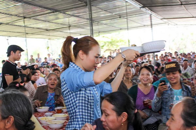 choang voi canh phuong trinh, thuy tien bung be rua bat hinh anh 3