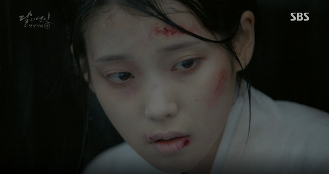 Moon Lovers: “Anh Tư” Lee Jun Ki tái hiện lại cảnh che mưa kinh điển trong Bộ Bộ Kinh Tâm! - Ảnh 30.