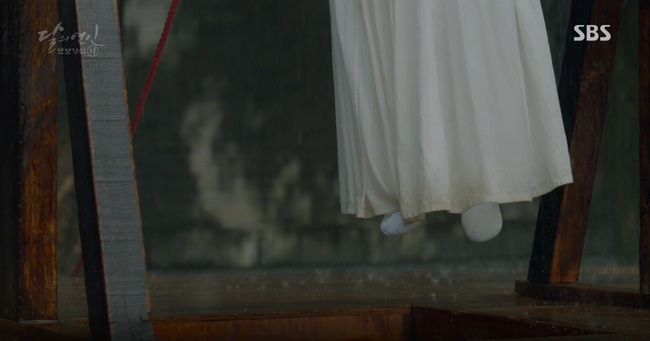 Moon Lovers: “Anh Tư” Lee Jun Ki tái hiện lại cảnh che mưa kinh điển trong Bộ Bộ Kinh Tâm! - Ảnh 34.