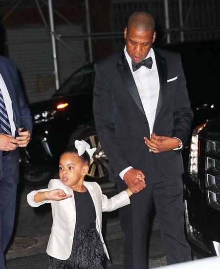 Bé Blue Ivy Carter thực sự là một bản sao tí hon của ông bố Jay-Z