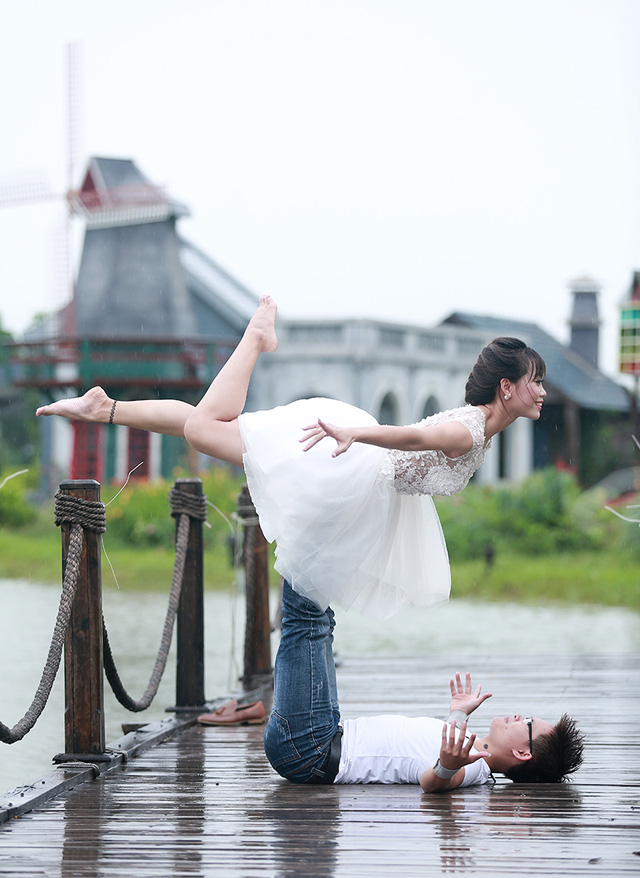 Hai vợ chồng Kim Ba - Ngọc Anh được chọn là cặp đôi biểu diễn trong sự kiện Ngày quốc tế Yoga lần I, và II tại Hải Phòng, được Bằng khen huấn luyện viên Yoga tiêu biểu đóng góp cho sự phát triển thể dục thể thao và Yoga của Hải Phòng năm 2015.